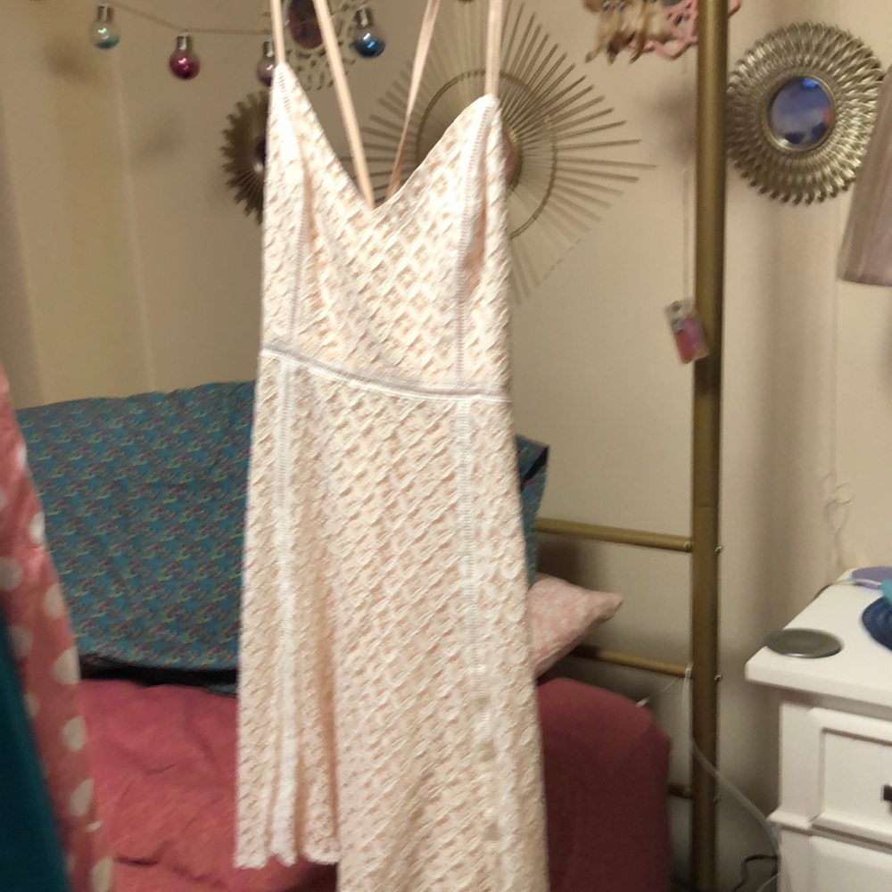 New with tags, peach and white mini dress fully lined zipper closure